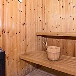 Lakefront Retreat In Sohojlandet