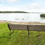Lakefront Retreat In Sohojlandet Feriehus