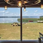 Lakefront Retreat In Sohojlandet Feriehus *