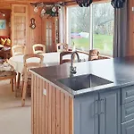 Lakefront Retreat In Sohojlandet Feriehus