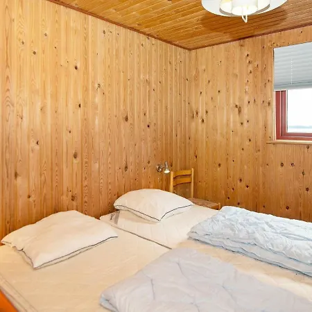 Four-bedroom In Dom wakacyjny *
