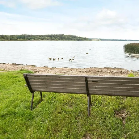 Lakefront Retreat In Sohojlandet בית נופש