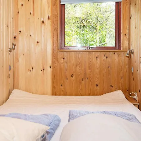 Lakefront Retreat In Sohojlandet בית נופש