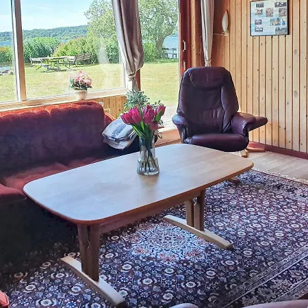 Lakefront Retreat In Sohojlandet בית נופש