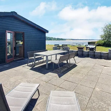 Lakefront Retreat In Sohojlandet *