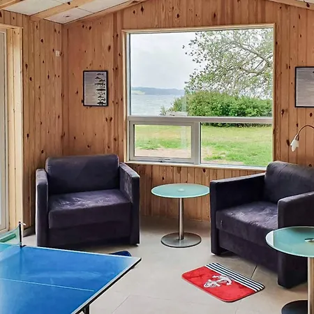 Lakefront Retreat In Sohojlandet