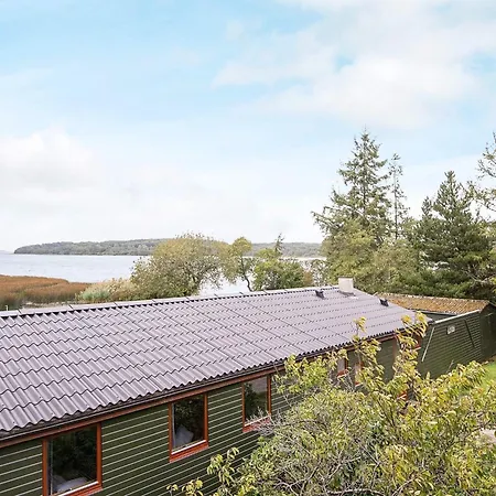 Lakefront Retreat In Sohojlandet