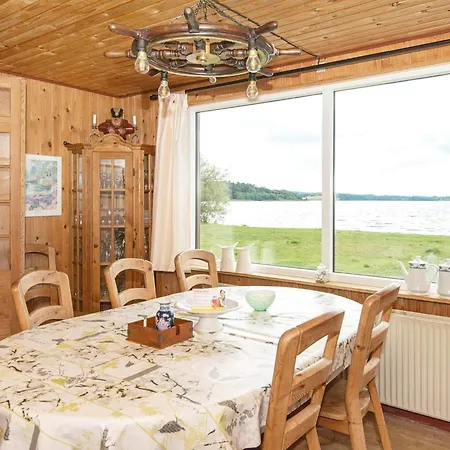 Lakefront Retreat In Sohojlandet