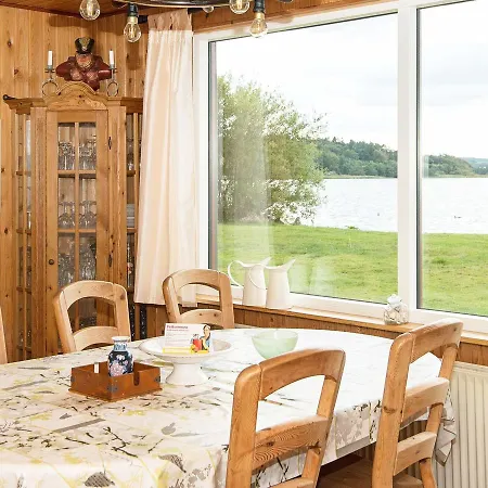 Lakefront Retreat In Sohojlandet בית נופש *