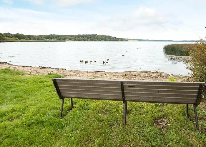 Lakefront Retreat In Sohojlandet - By Traum بيت للعطل
