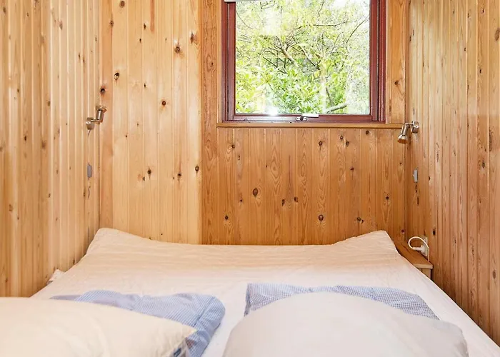 Lakefront Retreat In Sohojlandet - By Traum بيت للعطل