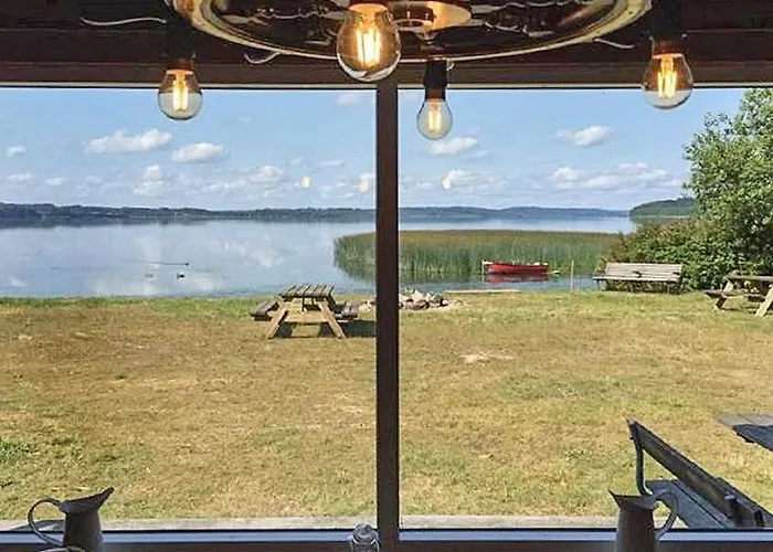 Lakefront Retreat In Sohojlandet - By Traum بيت للعطل *