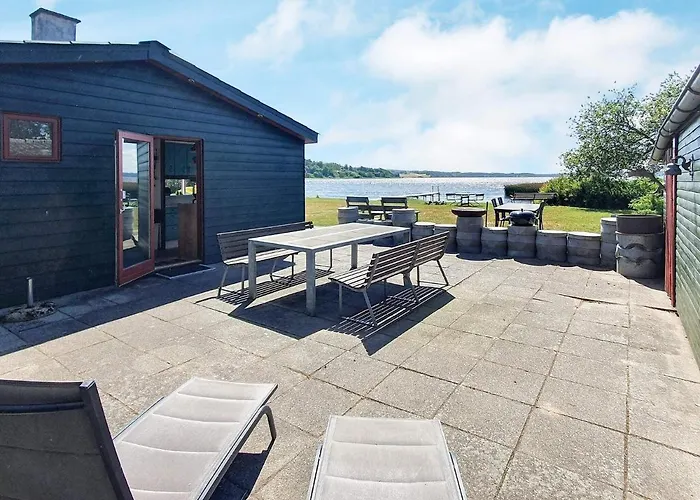 Lakefront Retreat In Sohojlandet - By Traum *