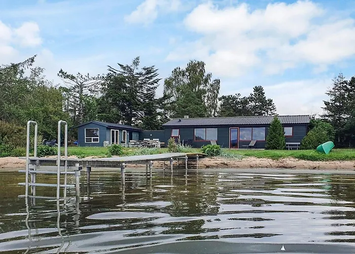 Lakefront Retreat In Sohojlandet - By Traum