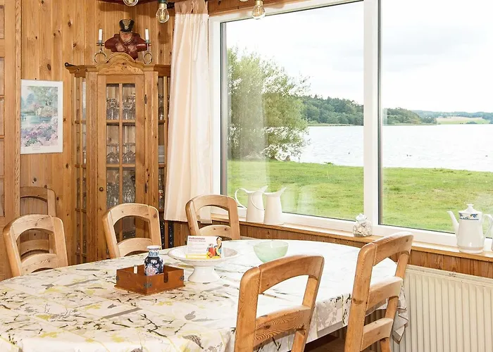 Lakefront Retreat In Sohojlandet - By Traum بيت للعطل *